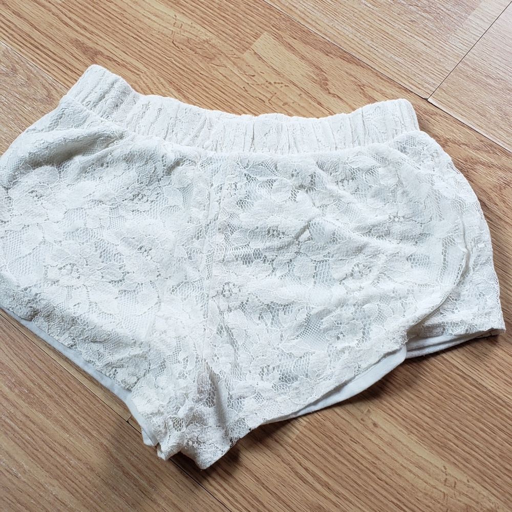 Lace shorts - Picture 3 of 3